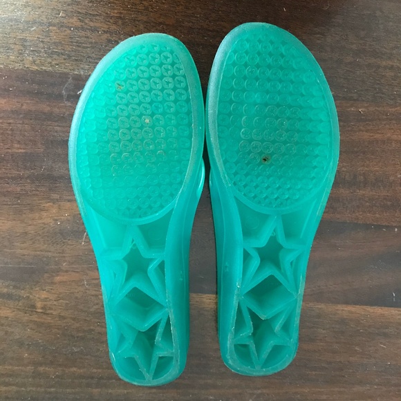 Gap Waterproof Flip Flops - Picture 2 of 4